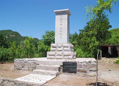 白龙潭烈士纪念碑(图1)