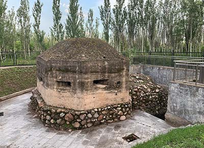 上花园地堡(图1)