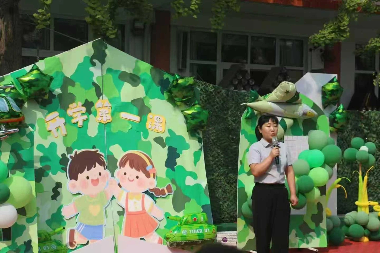 红色故事进校园 点亮开学第一课(图1) 红色故事进校园 点亮开学第一课(图1)