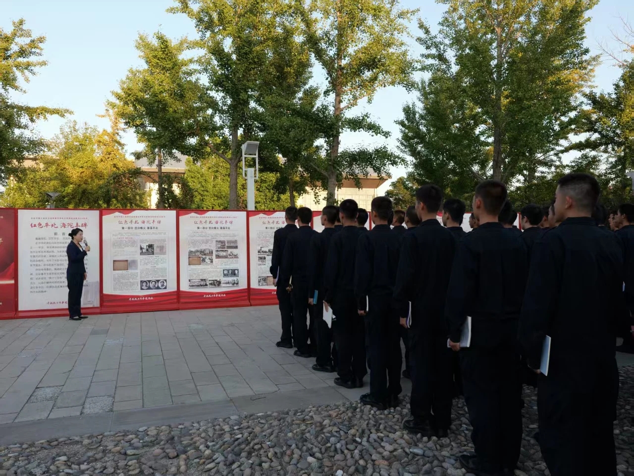 “红色九月·感悟英雄情怀”延庆区红色故事宣讲团走进北京警察学院(图2) “红色九月·感悟英雄情怀”延庆区红色故事宣讲团走进北京警察学院(图2)