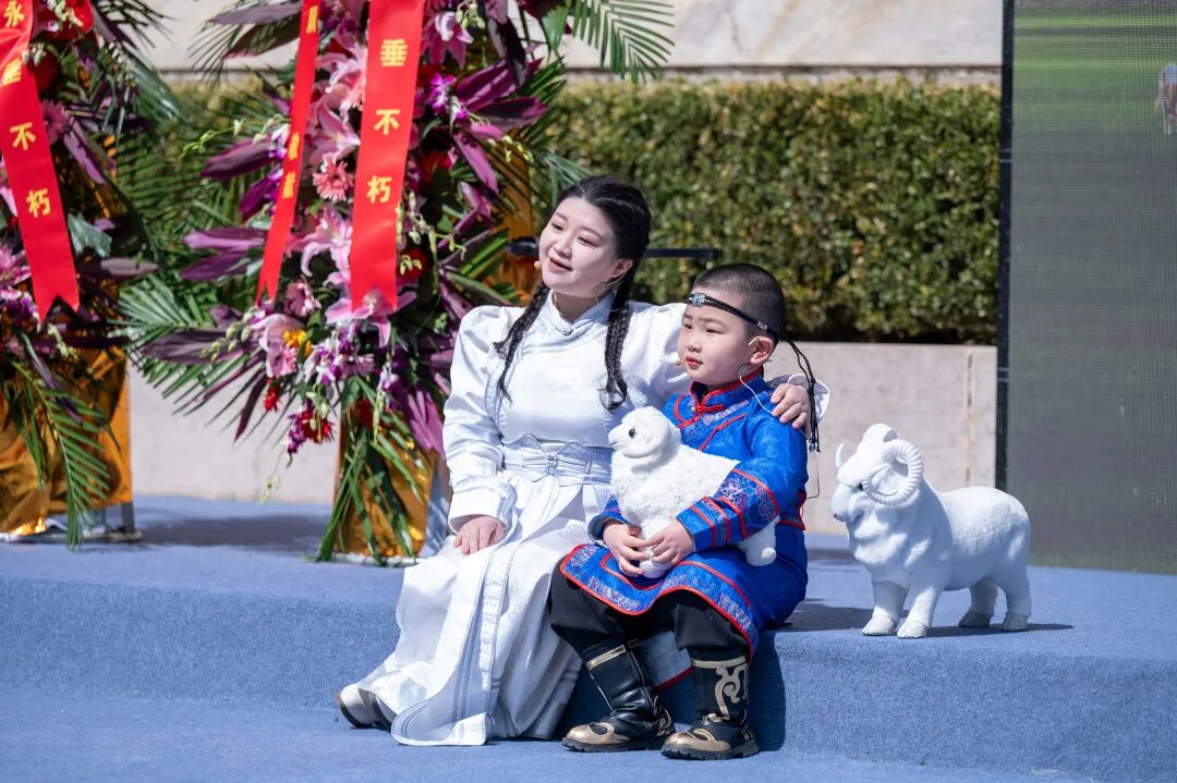 “缅怀先烈铸忠魂 铭记历史践实绩”延庆区第十届清明诗会圆满举办(图6) “缅怀先烈铸忠魂 铭记历史践实绩”延庆区第十届清明诗会圆满举办(图6)